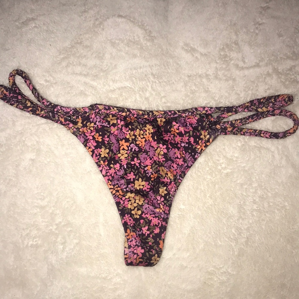 Frankie’s bikini